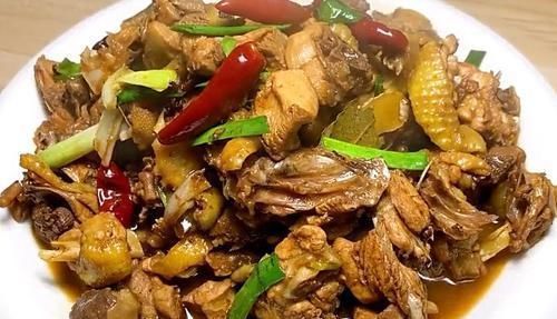 做法|炒鸡时,有人直接炒有人焯水,都不对,教你正确做法,好吃无腥味