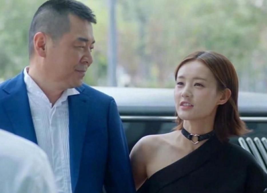  陈建斌|陈建斌“帝王模式”切换至“霸道总裁”，“老少配”的爱情很尴尬