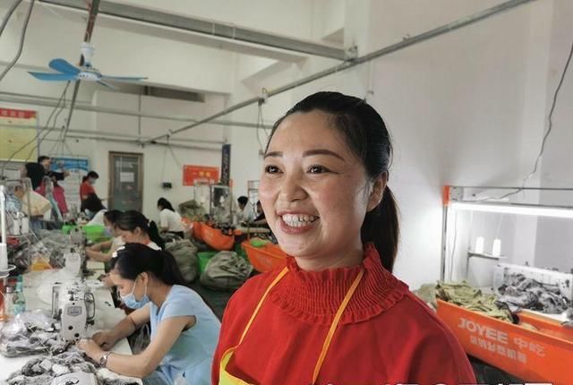 我家|走向我们的小康生活|张运弟:到社区工厂上班是我家新生活的起点