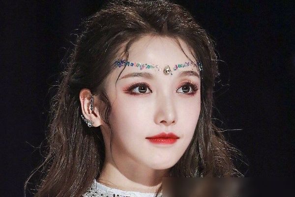  意难|选秀意难平：徐艺洋有黄子韬提携，乃万自力更生，徐圣恩不好说