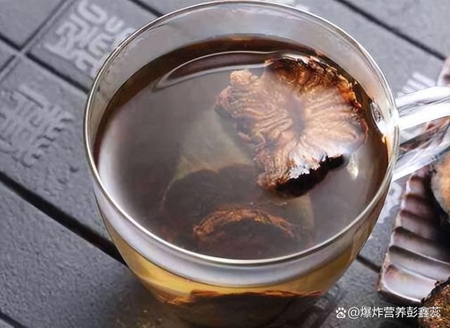 黄精养生泡水喝的方法(黄精是个宝贝，每天都喝黄精水，身体都会发生哪些变化？)