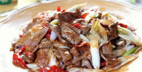 火爆|美食优选:杏鲍菇炒蒜薹,泡椒牛肉,凉拌猪耳朵,火爆猪肝的做法