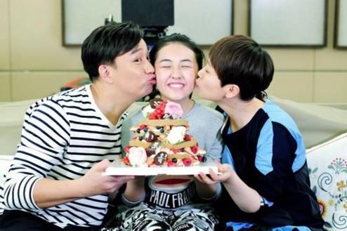 令人难忘|《唐山大地震》里那个令人难忘的小女孩，现在怎么样了？