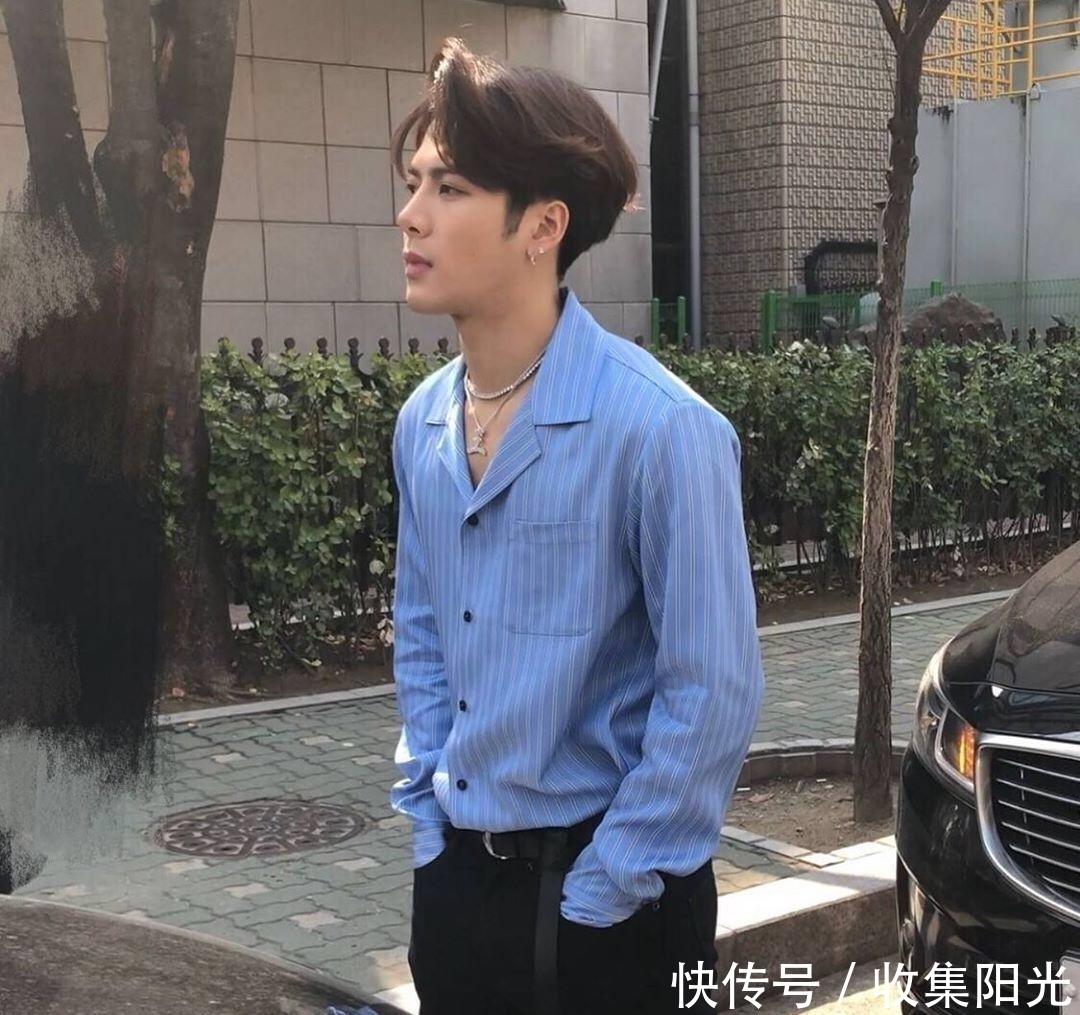 特别|王嘉尔大秀鲨鱼线,迷妹们都尖叫了,满满的“男人味”溢出屏幕