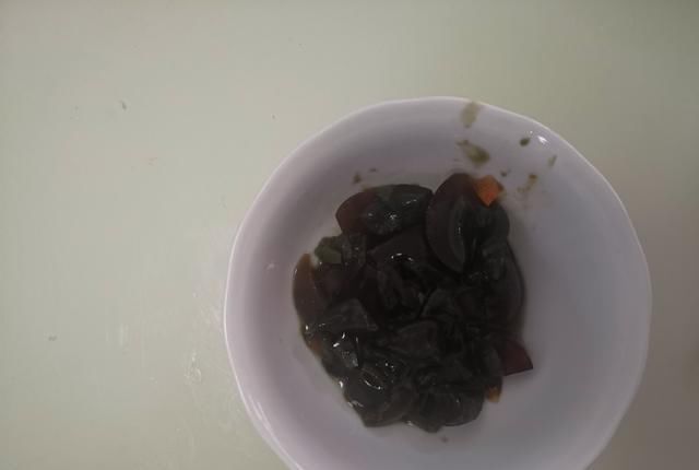  小孩子|一分钟学会皮蛋瘦肉粥，小孩子能吃满满两大碗