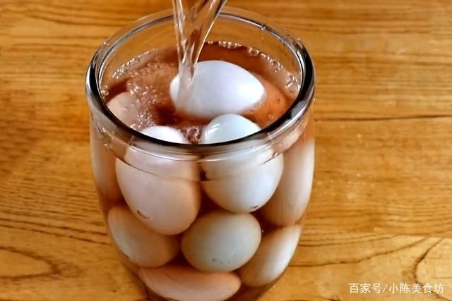 比买|老妈45年腌咸鸭蛋的经验,做法简单,个个流油,比买的还好吃