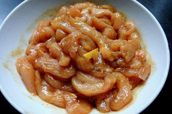  夏天|夏天天气热到厌食？选择鸡排就不会，喵喵左手猫告诉你这样做好吃