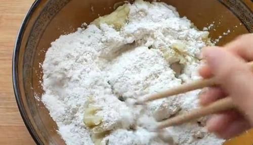  土豆|一个土豆，一碗面，简单一做，咬一口嘎嘣脆，做一次能吃半月不坏