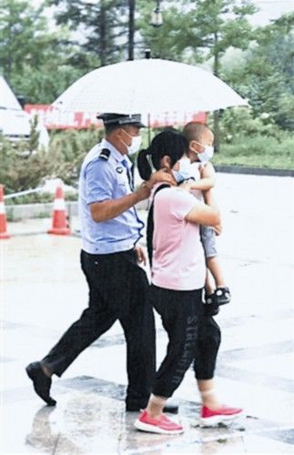 到庄河市|风雨中，那些暖心的事