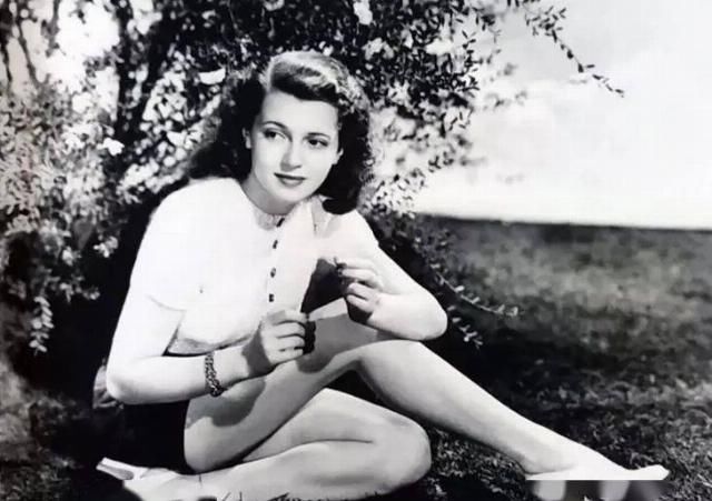  流行|针织衫我爱惨了 ！2020年这么穿 ，流行爆了 ！