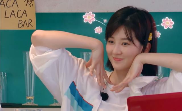  嘉宾们|《夏日冲浪店》热播，首次营业客流不断，黄明昊钟楚曦推销项目