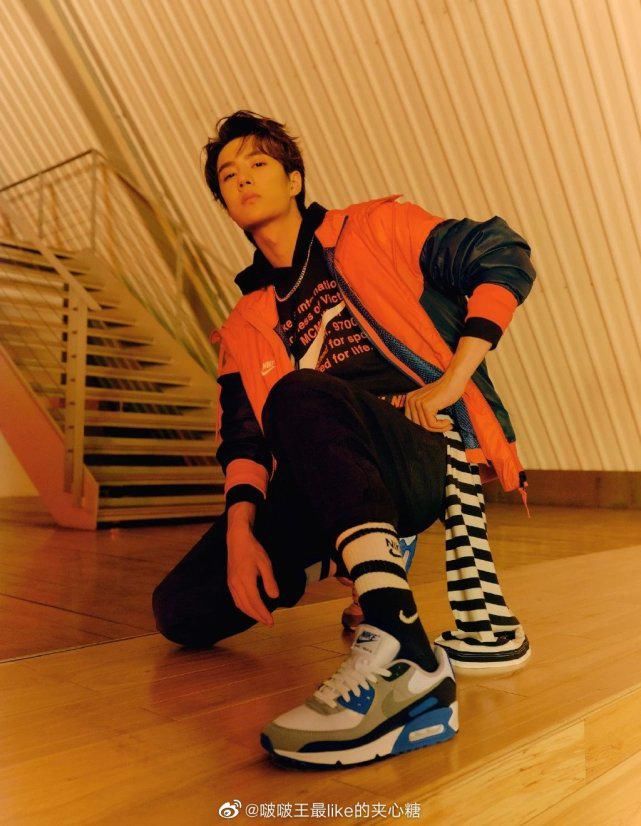  爱豆|每日爱豆 王一博 叫我酷盖 摩托车才是我的老婆