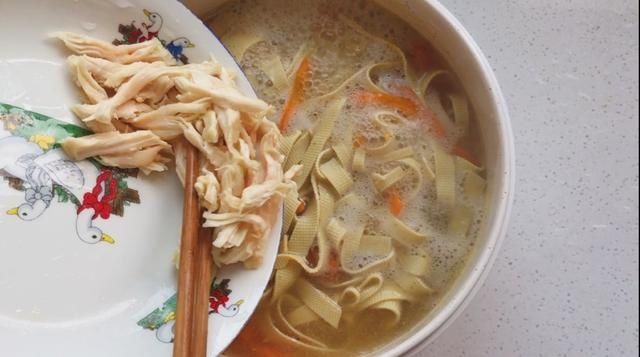  肉丝|减脂期你一定不要错过的肉丝汤面，帮助减肥事半功倍哦