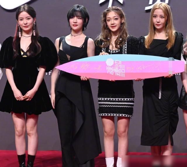  位刚官|硬糖少女C位刚官宣与何炅合作，THE9就有好消息，却与刘雨昕无关