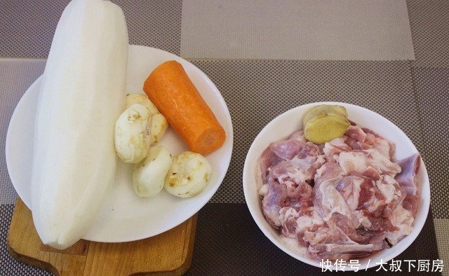  清甜|羊肉怎么做解馋？大叔教你羊肉汤，鲜嫩味美，清甜可口，超好吃！