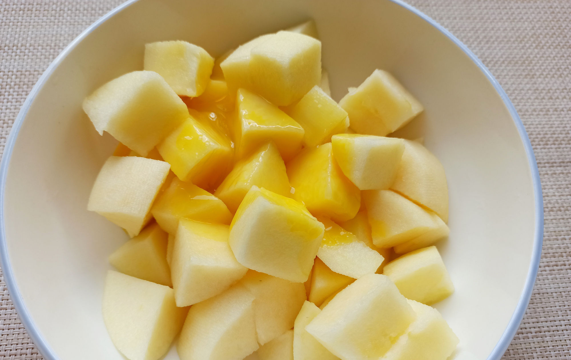  加上|苹果最好吃的做法，加上鸡蛋搅一搅，酥脆香甜，孩子常吃增强记忆