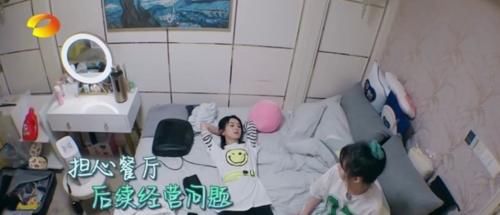 李浩菲|《中餐厅》开播三分钟出现失误?粉丝刷弹幕问:她是谁啊?