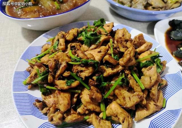  我家|我家晚餐，有荤有素四道菜，大人孩子吃得香，网友：还差一个汤