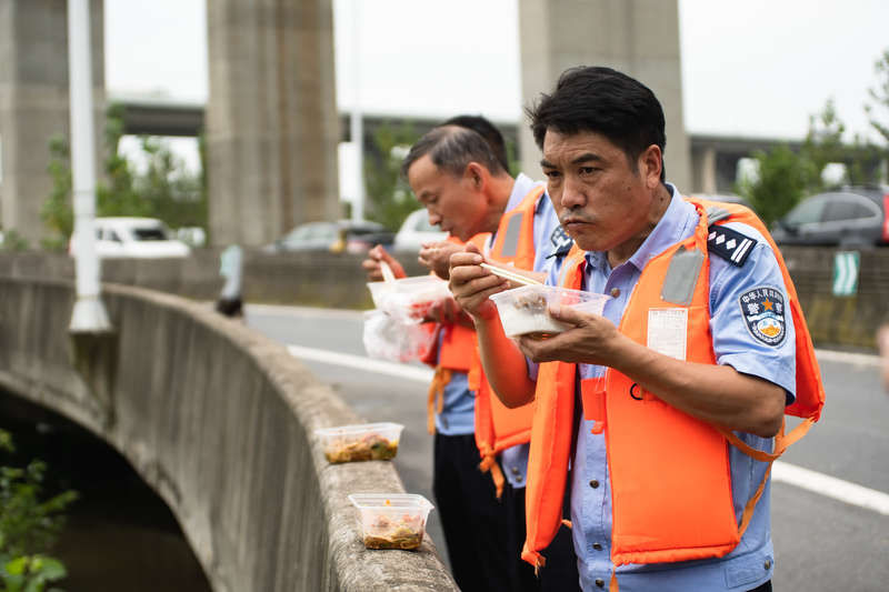  长江|长江江心的武汉天兴洲岛上20名民、辅警日夜坚守