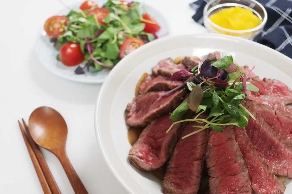 做法|简单美食之《牛排盖饭》的做法