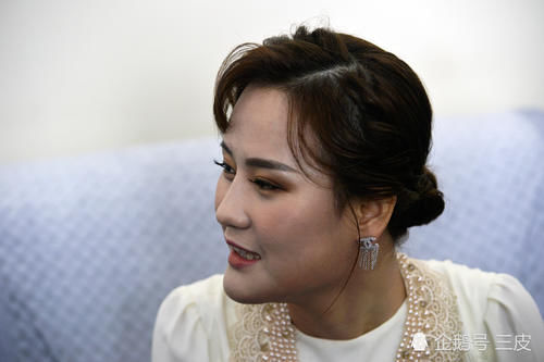  小秋|农家女孩“换脸”重生 年薪100万仍不为所动 想当老师帮助更多贫困孩子