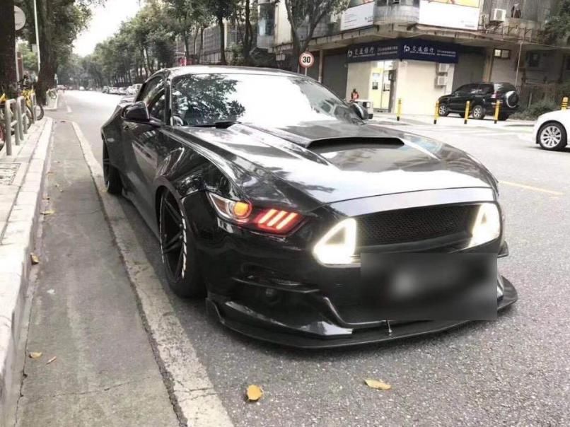  拖车|奥迪汽车违停路边，本想叫拖车来拖走，师傅一看急了：这咋拖？