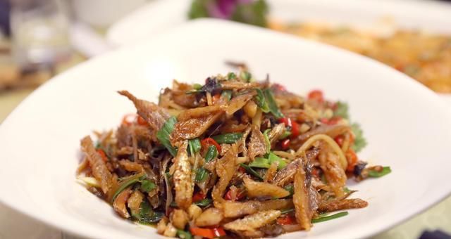  泥鳅|教你美味解馋的香辣干煸泥鳅，好吃下饭又营养丰富，家人特喜欢