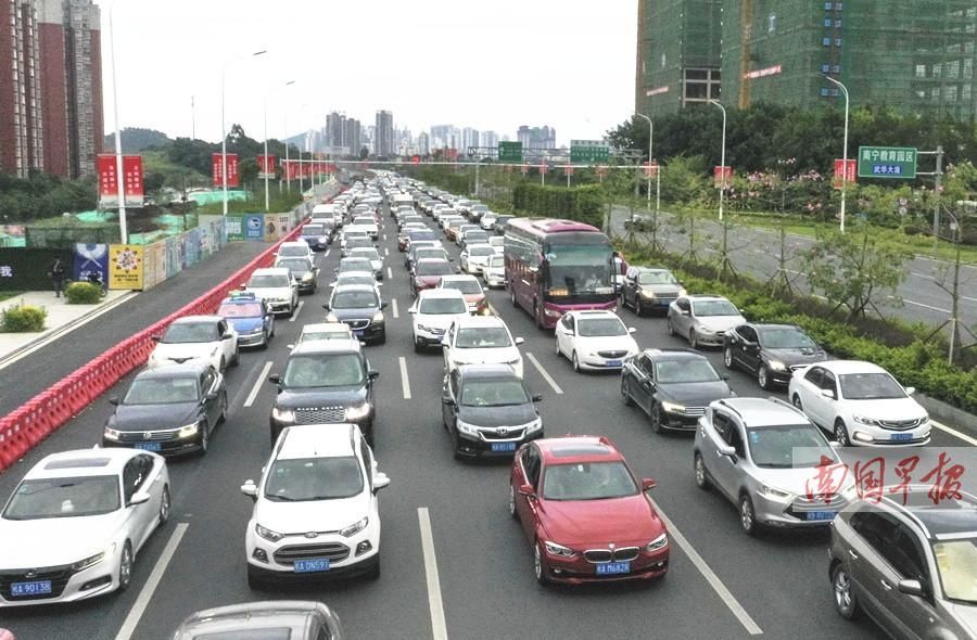  中年|10月8日焦点图：长假最后一天 你在回家路上吗