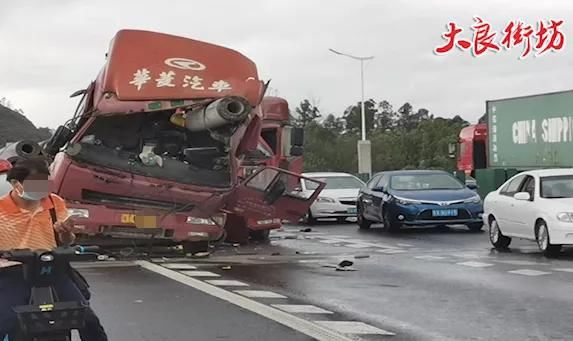  车祸|突发！德胜大桥发生可怕车祸，现场…
