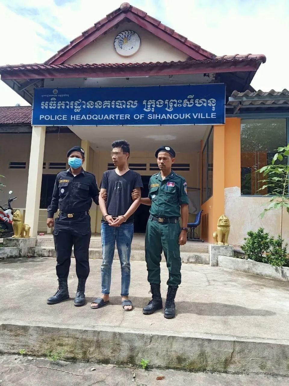  美元|约来按摩女郎，中国男子抢走6000美元