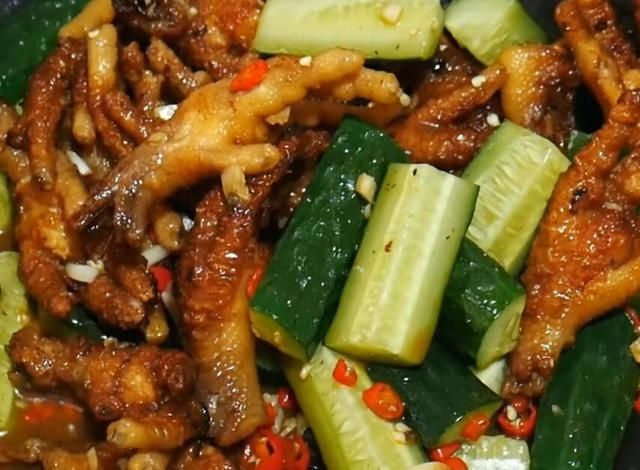  入适量|“虎皮鸡爪”这样做，软烂入味，好吃不腻，并伴有淡淡的清香味