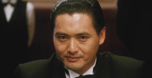 身材|不怕发嫂吃醋？65岁周润发晨跑身材好，与女子贴身做热身引关注