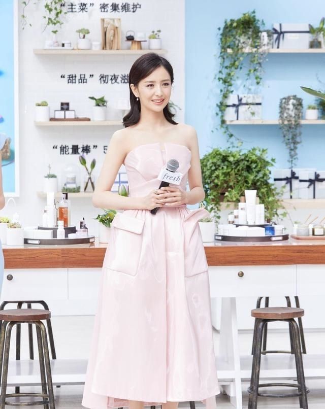  显白|黑黄皮就不能随心所欲穿衣？参考佟丽娅的选色技巧，让你显白N倍