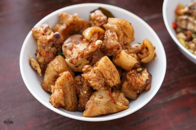  朴实|亲戚来陪二伯过生日，二伯母做了9个菜招待，网友：朴实的农家菜