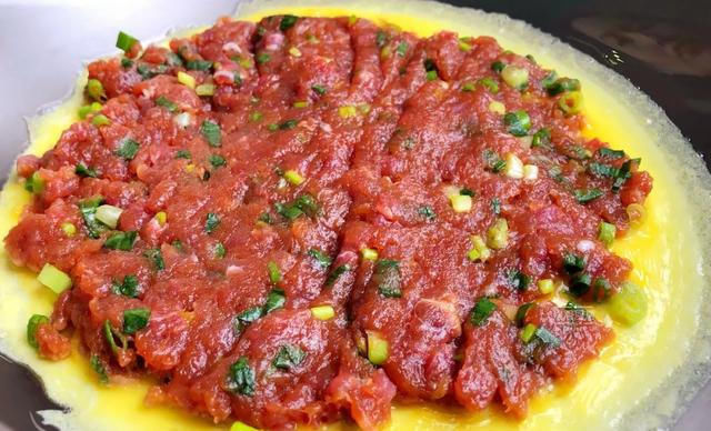  适量|早餐鸡蛋这样吃最美味，不加一滴水，两面煎一煎，简单三步就搞定