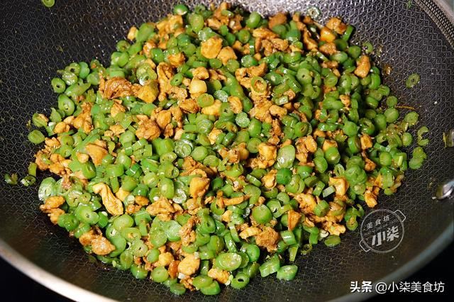  豆角|豆角这样做太好吃了，加一碗面粉，不蒸不煮，营养又好吃