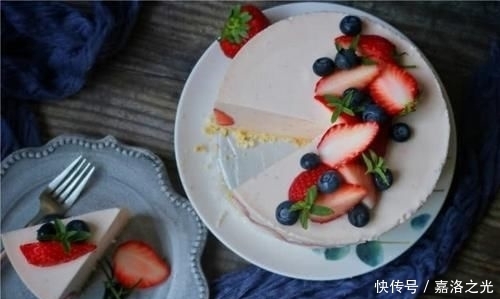 慕斯蛋糕|夏天最爱的草莓蛋糕,清爽细腻,配方升级,不用烤箱,零失败
