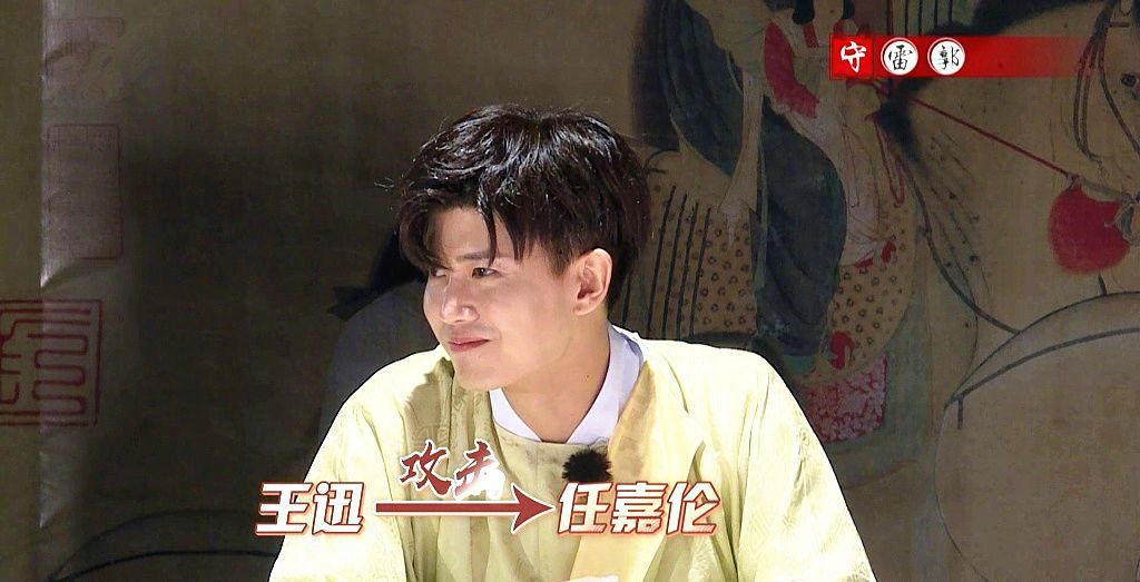  处处|《极限挑战》上演时装秀，秦昊走C位手舞足蹈，邓伦处处凹造型