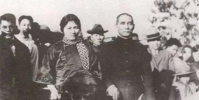  孙中山|她被誉为“民国国母”，17岁嫁孙中山，后主动离婚，后半生孤独