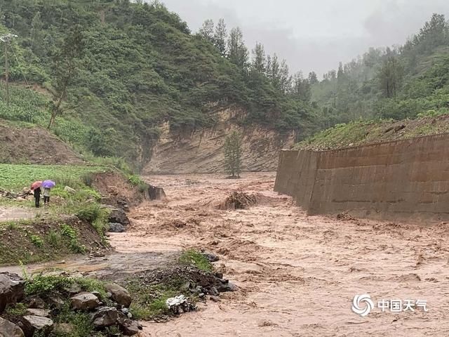  中断|四川凉山美姑县遭遇强降雨 水位暴涨房屋损毁道路中断