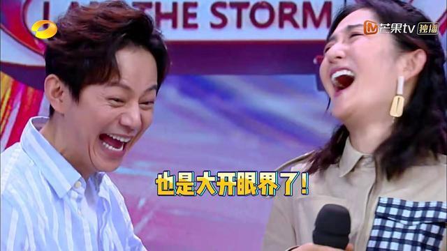 何炅|女星穿短裙在快本玩游戏,多次走光仍不换裤子,何炅只能闭上眼睛