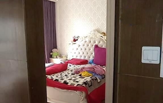 年轻|发现年轻女子躺自己被窝 满身酒气呼呼大睡 男子无奈报警求助