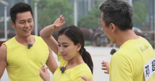 难怪|被骗这么多年,原来“撕名牌”是这么拍出来的,难怪赵丽颖说漏了嘴