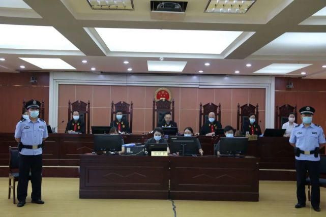 涉嫌|涉嫌8项罪名44起犯罪事实 沈某扣等34人涉黑案在区法院开庭审理