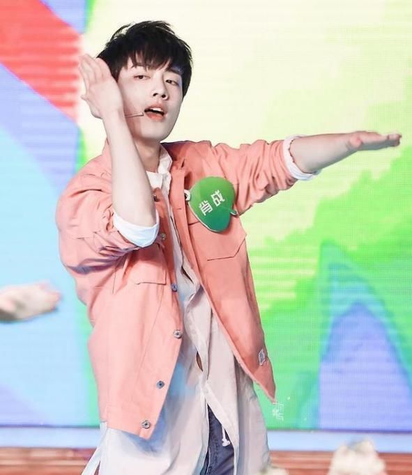  落泪|肖战无缘央视中秋晚会？但资源依旧强大，粉丝暖心回应令人落泪！