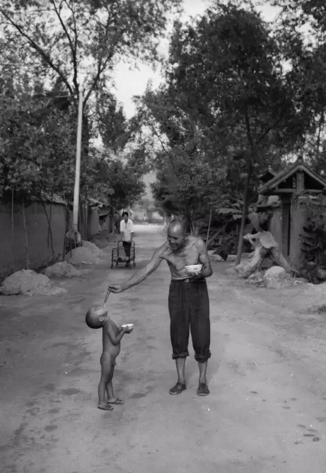  老照片|80年代叙永农村吃饭的老照片，你还有没有印象？