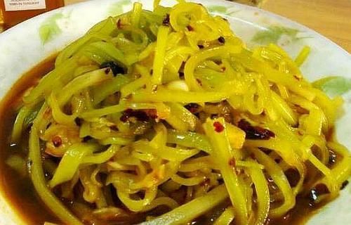 锅中|几盘开胃解馋菜,配上一锅米饭,家人吃得很满足!