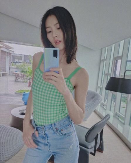  奚梦瑶|奚梦瑶复工走LV秀，神态自然贵太范十足，但腰间的赘肉好明显