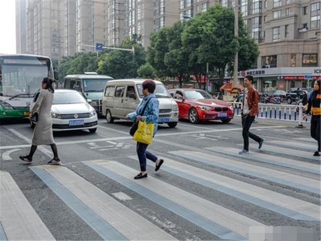 礼让|交警提示：＂礼让行人＂再添新规，不仅扣分还罚款