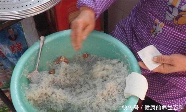 精致|大妈街头卖“精致”早餐,十元一笼生意好,食客来晚了都吃不到